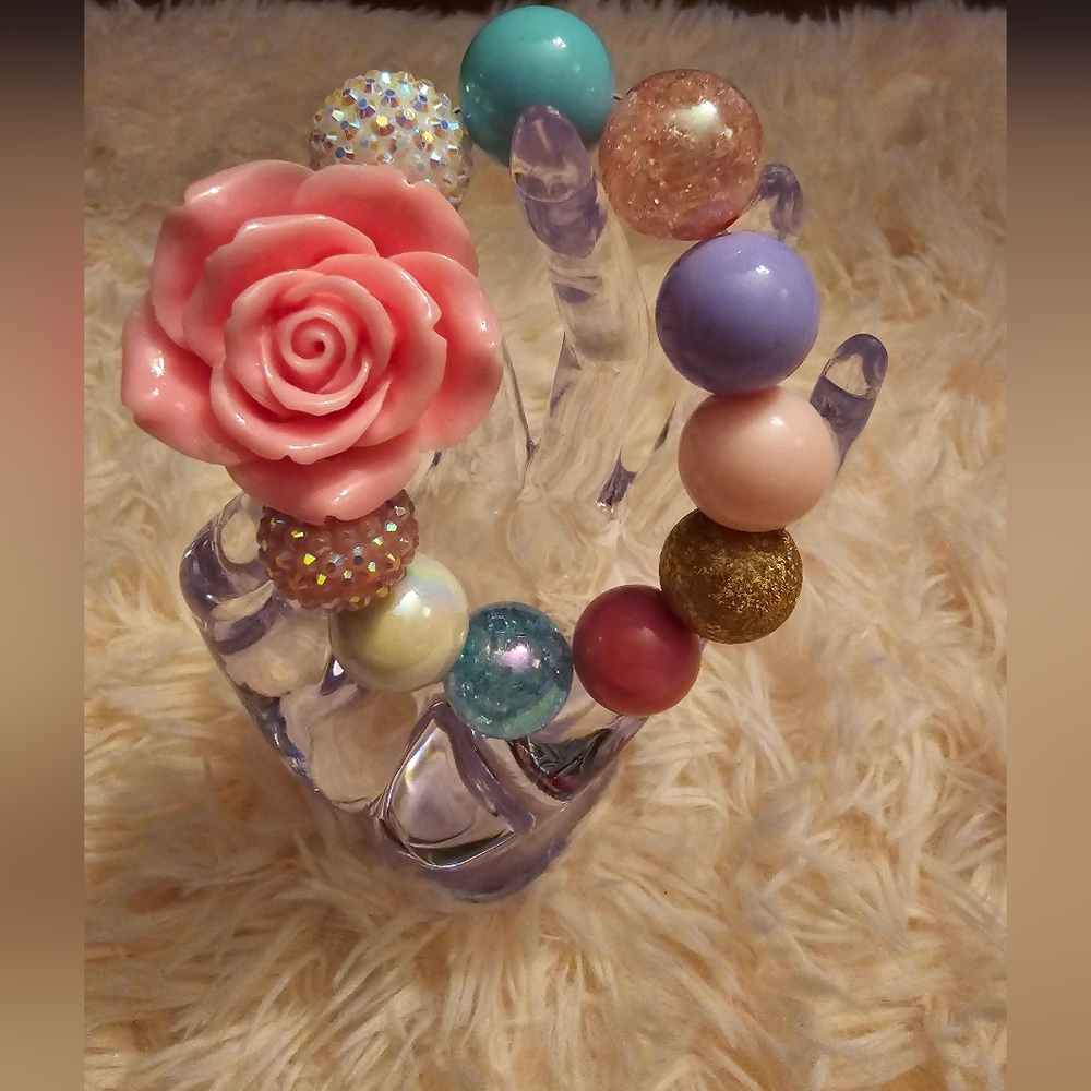 Bubblegum pink peonie stretch bracelet! - Picture 3 of 9